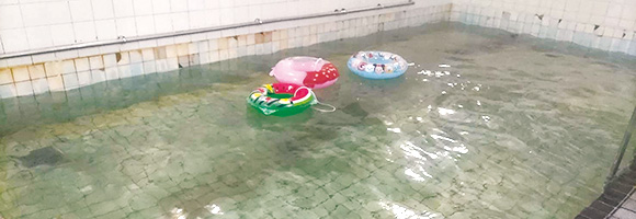 温水遊泳場